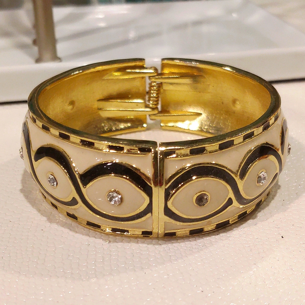 Stylish hinge bangle. - Picture 3 of 5